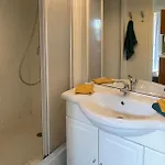 Prázdninový dům 2 Bedroom Cozy In *